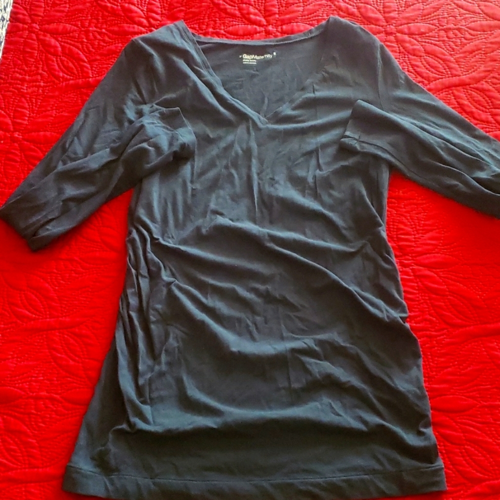 Gap long sleeve maternity v-neck tee